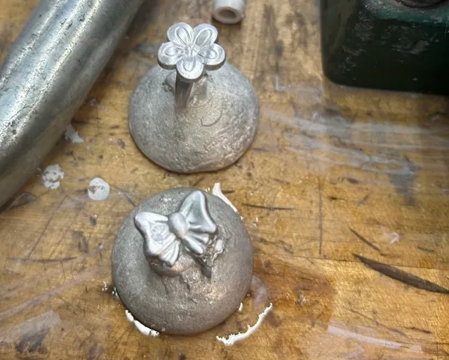 casted rings with base